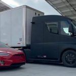 # video | Tesla Semi kiihdyttää moottoritietä vaikuttavalla nopeudella