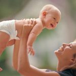 Científicos: la atención materna mejora el desarrollo del cerebro del bebé