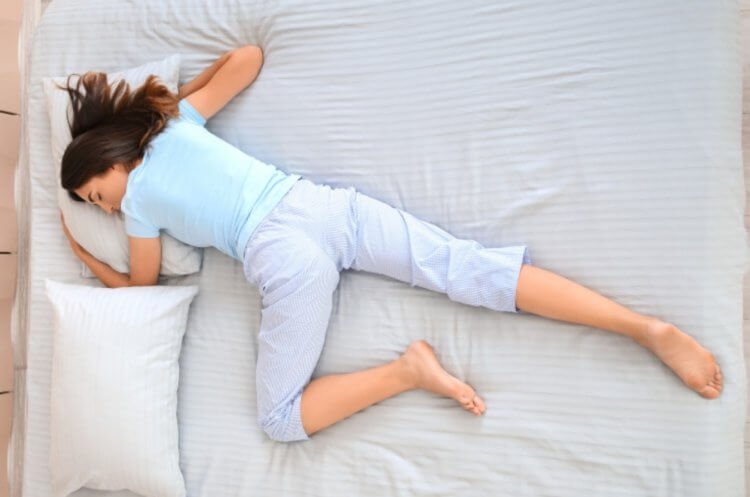 A tudósok megnevezték a legjobb testtartást és ideális alváskörülményeket