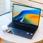 Review van Huawei MateBook D 16 (2024): een uitstekende laptop met 16 inch display voor alledaagse taken